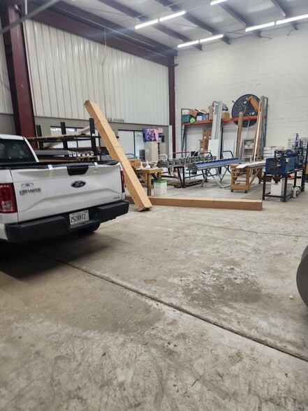 1625 Weld Rd, Elgin, IL for lease - Building Photo - Image 3 of 9