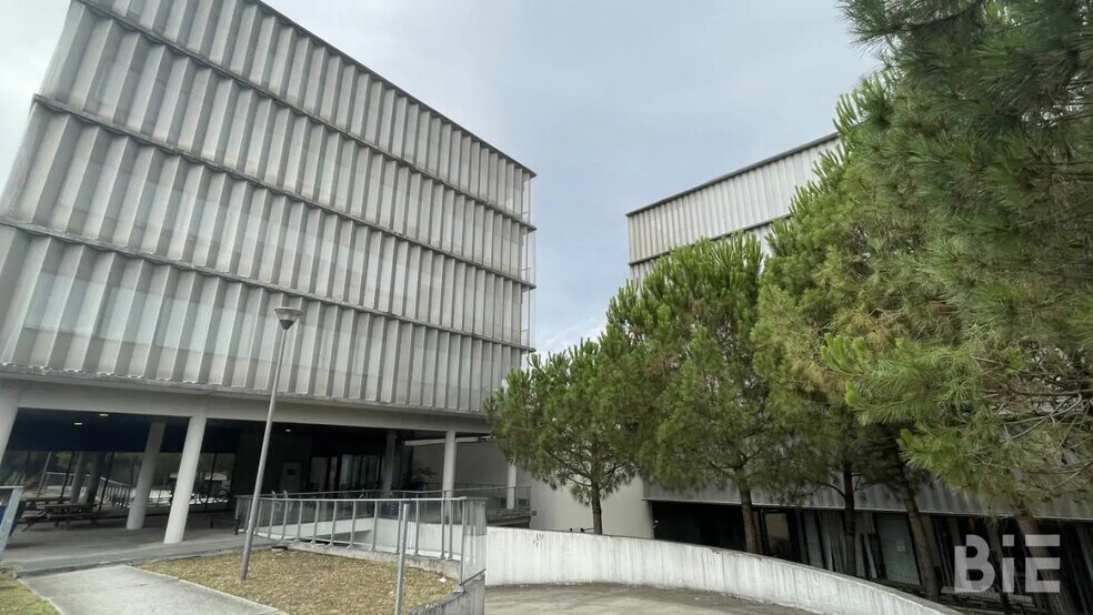 Office in Lormont for lease - Building Photo - Image 2 of 5