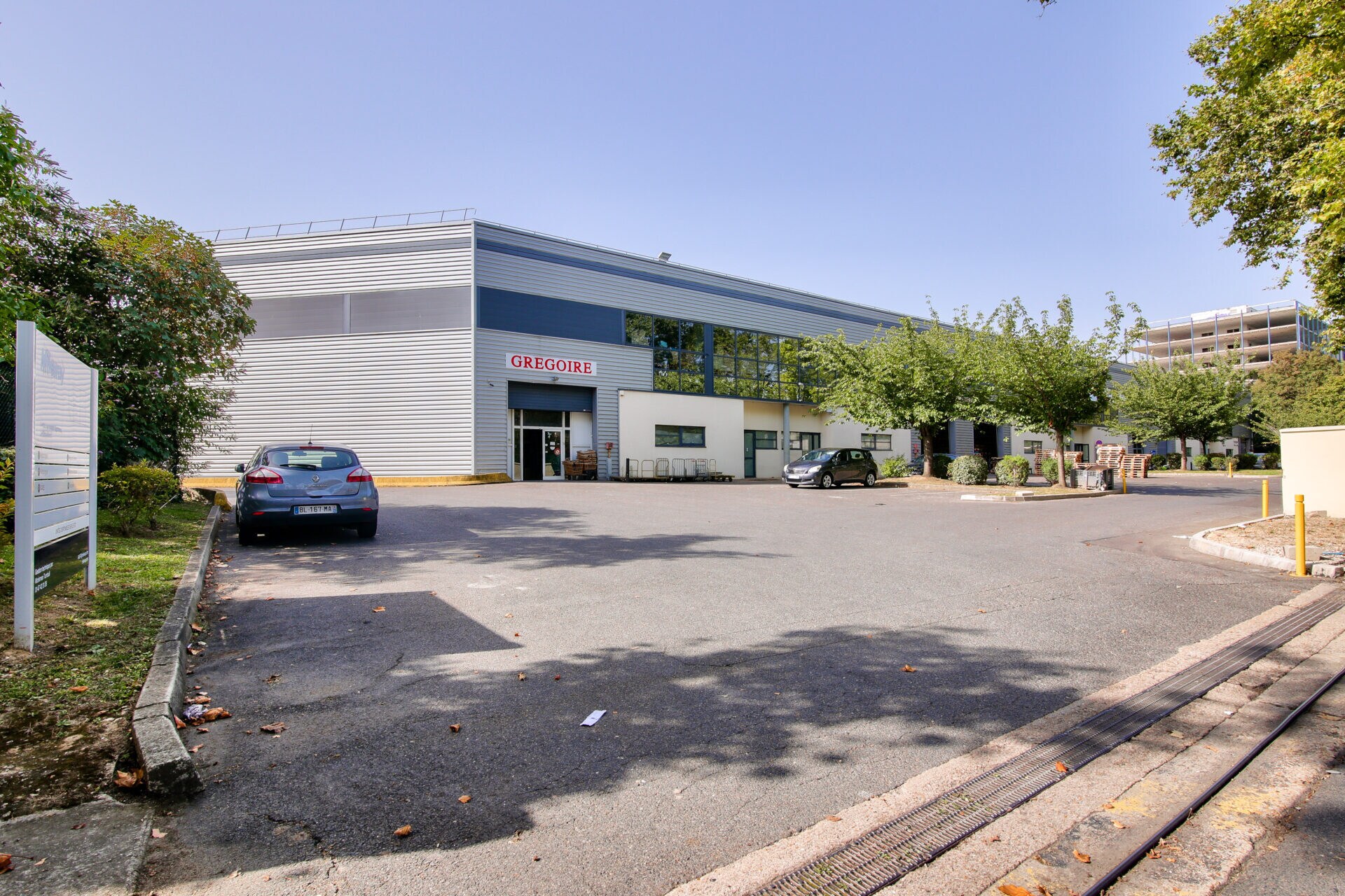 Flex in Le Blanc-Mesnil for lease Primary Photo- Image 1 of 4