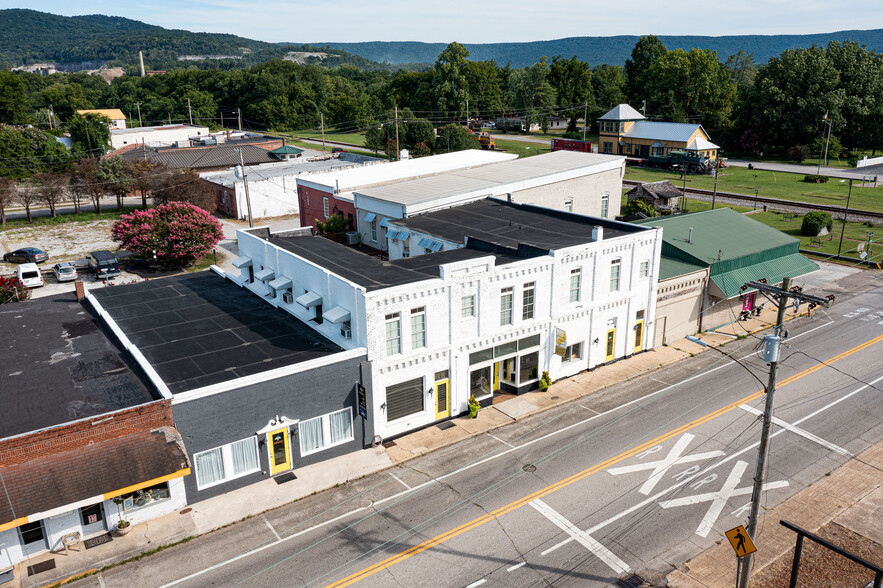 108 Cumberland St E, Cowan, TN for sale - Building Photo - Image 3 of 44