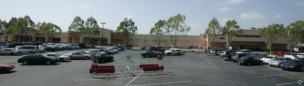 555-567 Floresta Blvd, San Leandro, CA for lease - Building Photo - Image 3 of 4