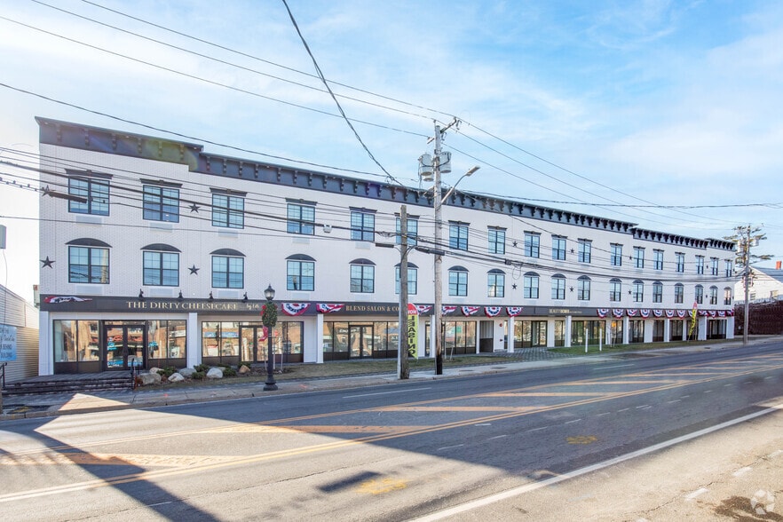 102 W Main St, Smithtown, NY for lease - Building Photo - Image 1 of 30
