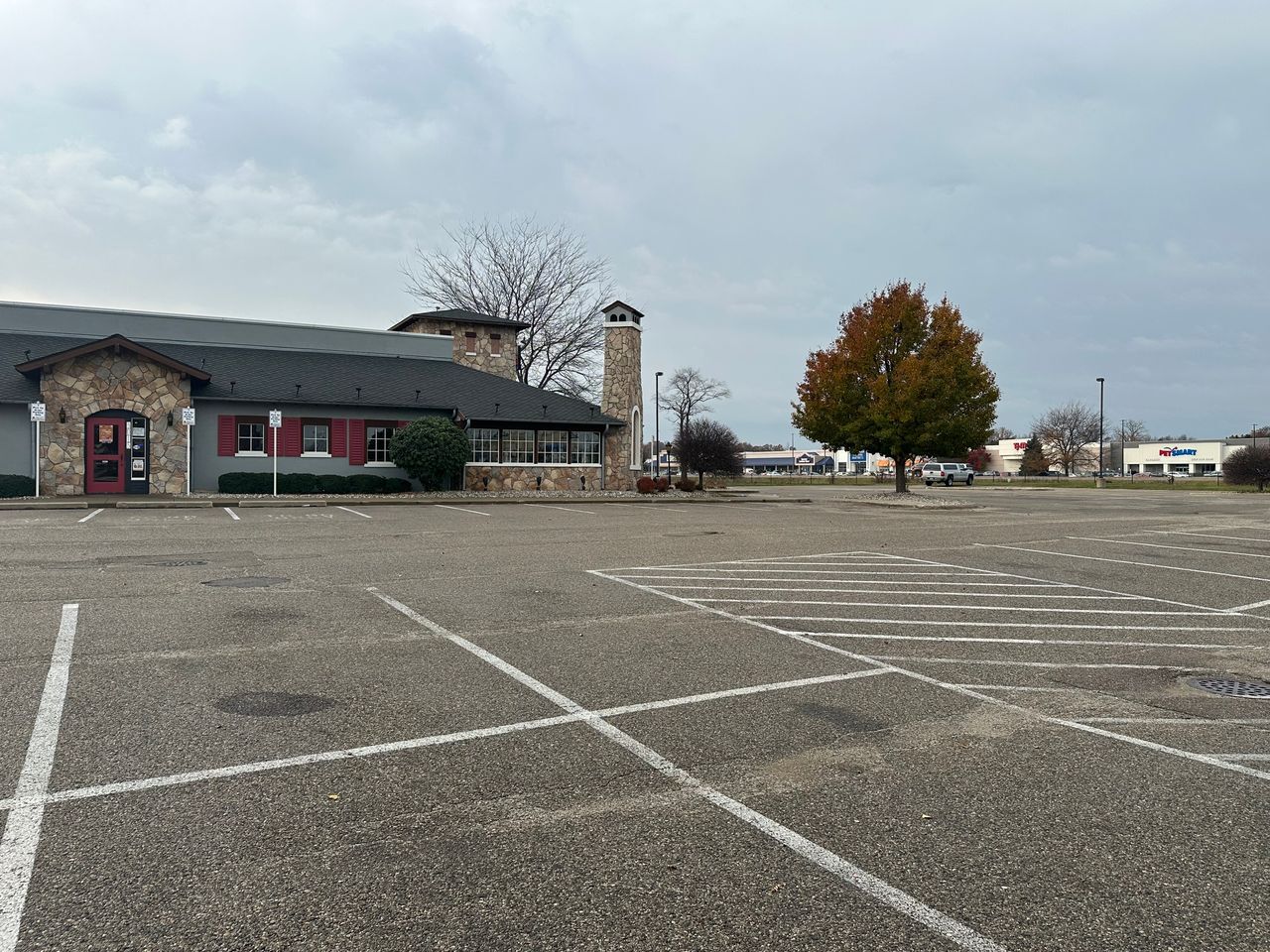 3015 W Shore Dr, Holland, MI for sale Building Photo- Image 1 of 18