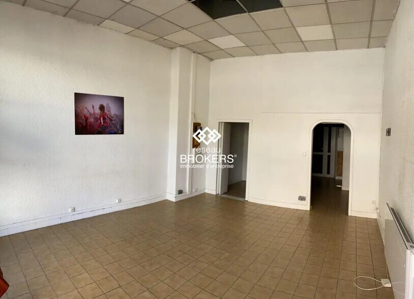 Retail in Grenoble for sale - Interior Photo - Image 2 of 7