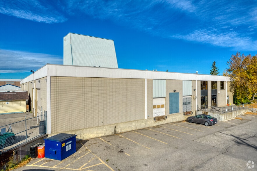 1415 28 St NE, Calgary, AB for lease - Building Photo - Image 3 of 10