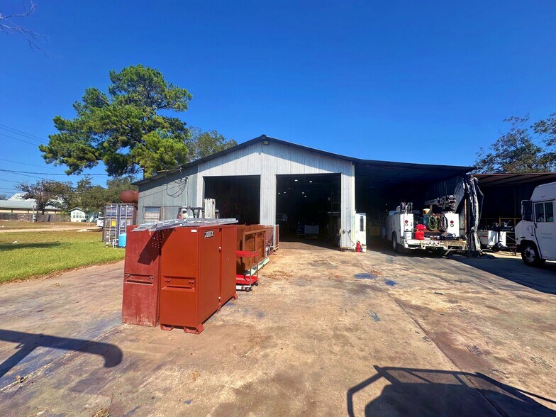 215 E College St, Pleasanton, TX for sale - Building Photo - Image 3 of 9