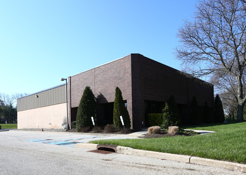 2 Commerce Dr, Moorestown, NJ for sale - Primary Photo - Image 1 of 1