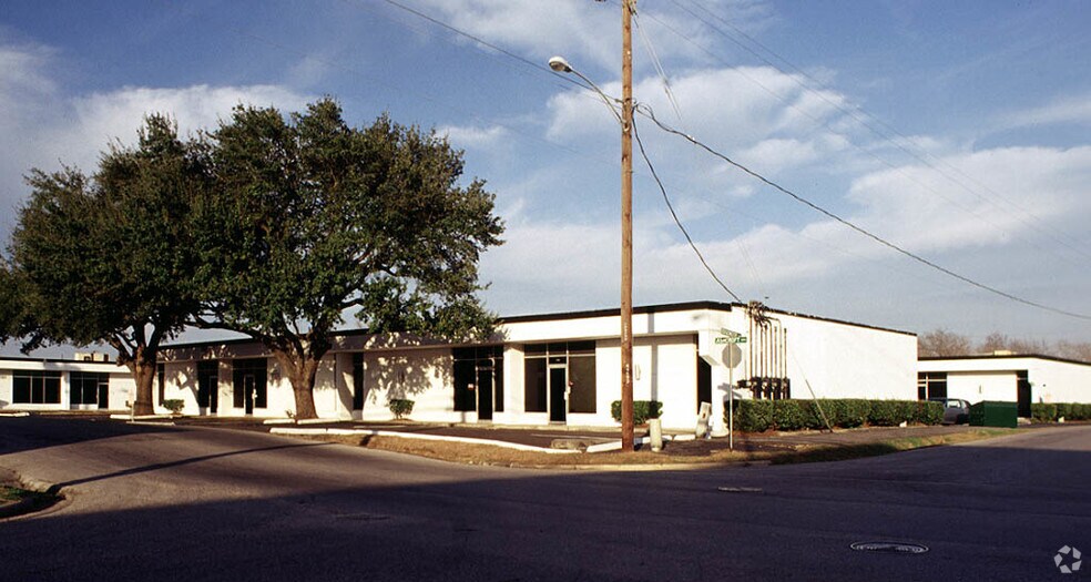 6909 Ashcroft Dr, Houston, TX 77081