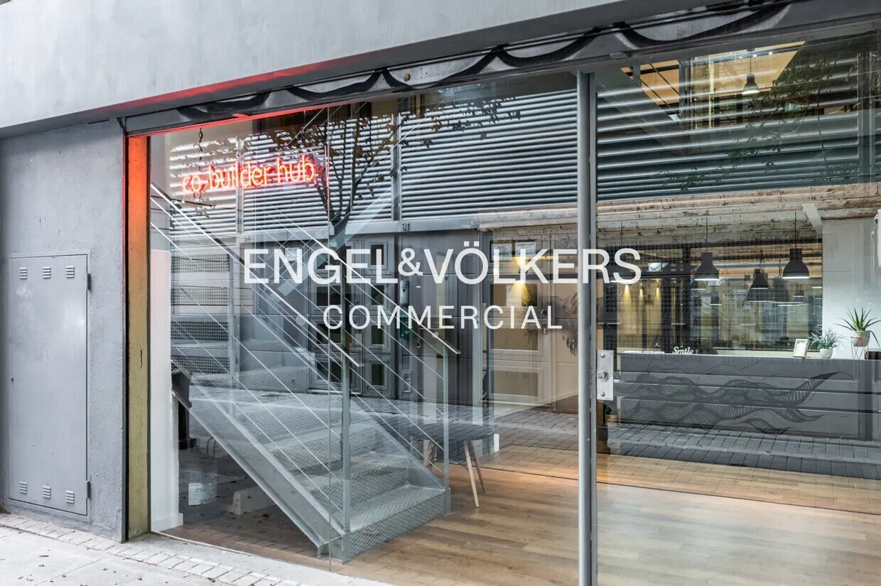 Office in Barcelona, Barcelona for lease Interior Photo- Image 1 of 21