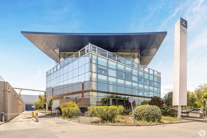 Avinguda Parc Logístic, 12-20, Barcelona, Barcelona for lease - Building Photo - Image 2 of 7