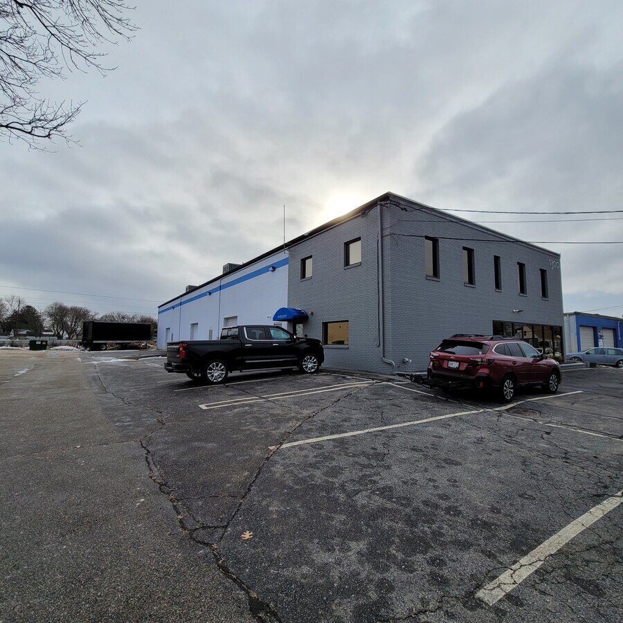 1300 Jefferson Blvd, Warwick, RI 02886