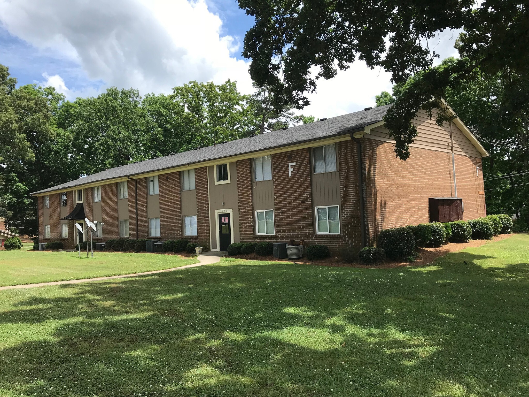 419 Hurricane Shoals Rd, Lawrenceville, GA 30046 Ridgewood Apartments