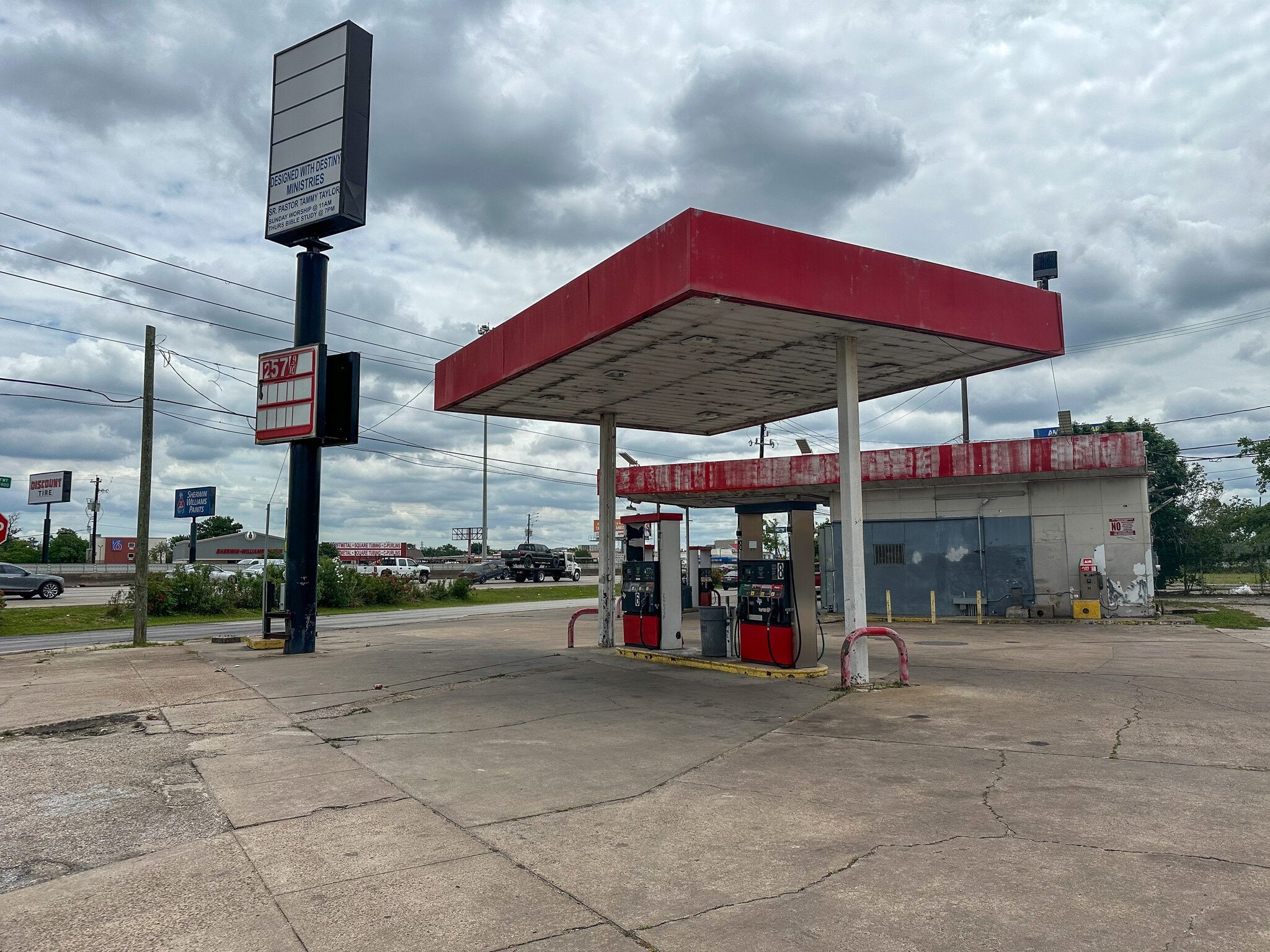 4921 North Freeway, Houston, TX for lease Building Photo- Image 1 of 5