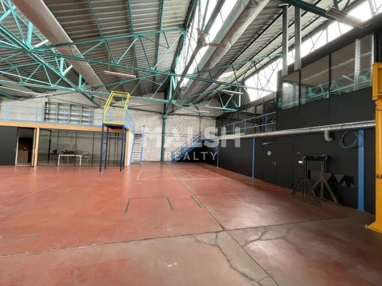 Office in Villeurbanne for lease - Interior Photo - Image 3 of 14