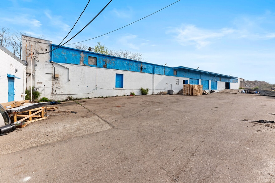 14286 Meyers Rd, Detroit, MI for sale - Building Photo - Image 3 of 17
