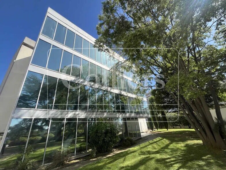 Office in Marseille for lease - Building Photo - Image 1 of 2