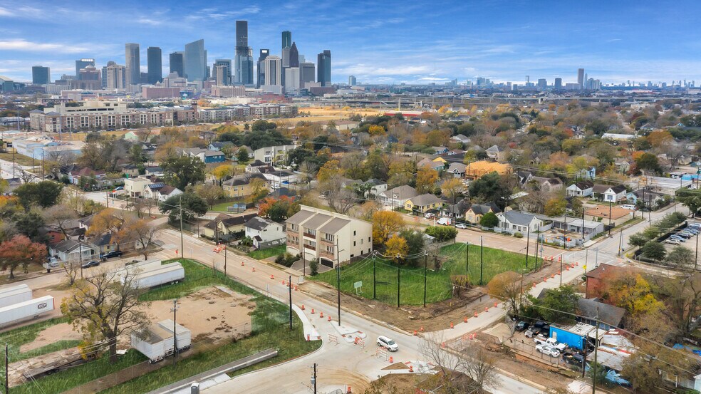 1721 Lorraine St, Houston, TX 77026