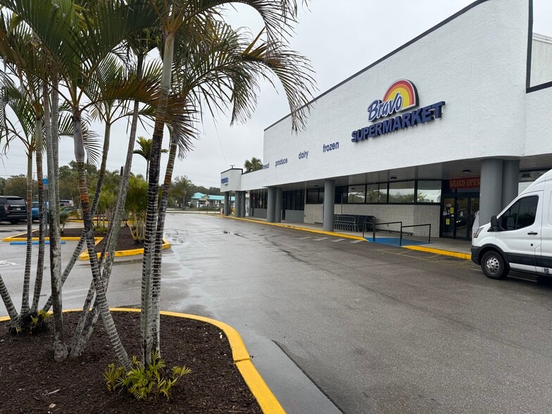 4150 Hancock Bridge Pky, North Fort Myers, FL for lease - Building Photo - Image 3 of 12