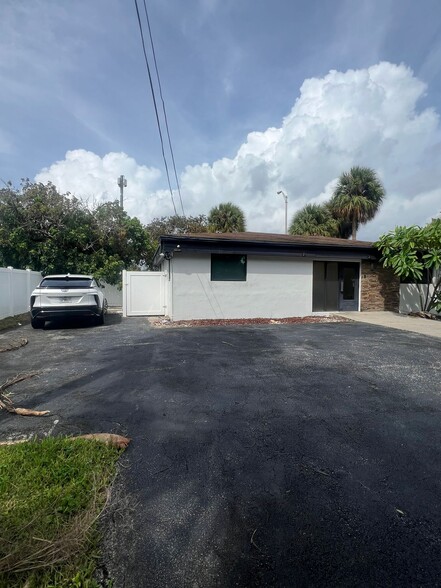 16931 NE 6th Ave, North Miami Beach, FL for lease - Building Photo - Image 1 of 17