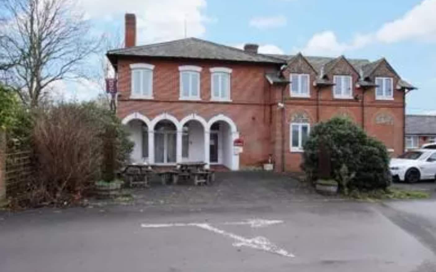 Parkhouse Cross, Cholderton for sale Primary Photo- Image 1 of 4