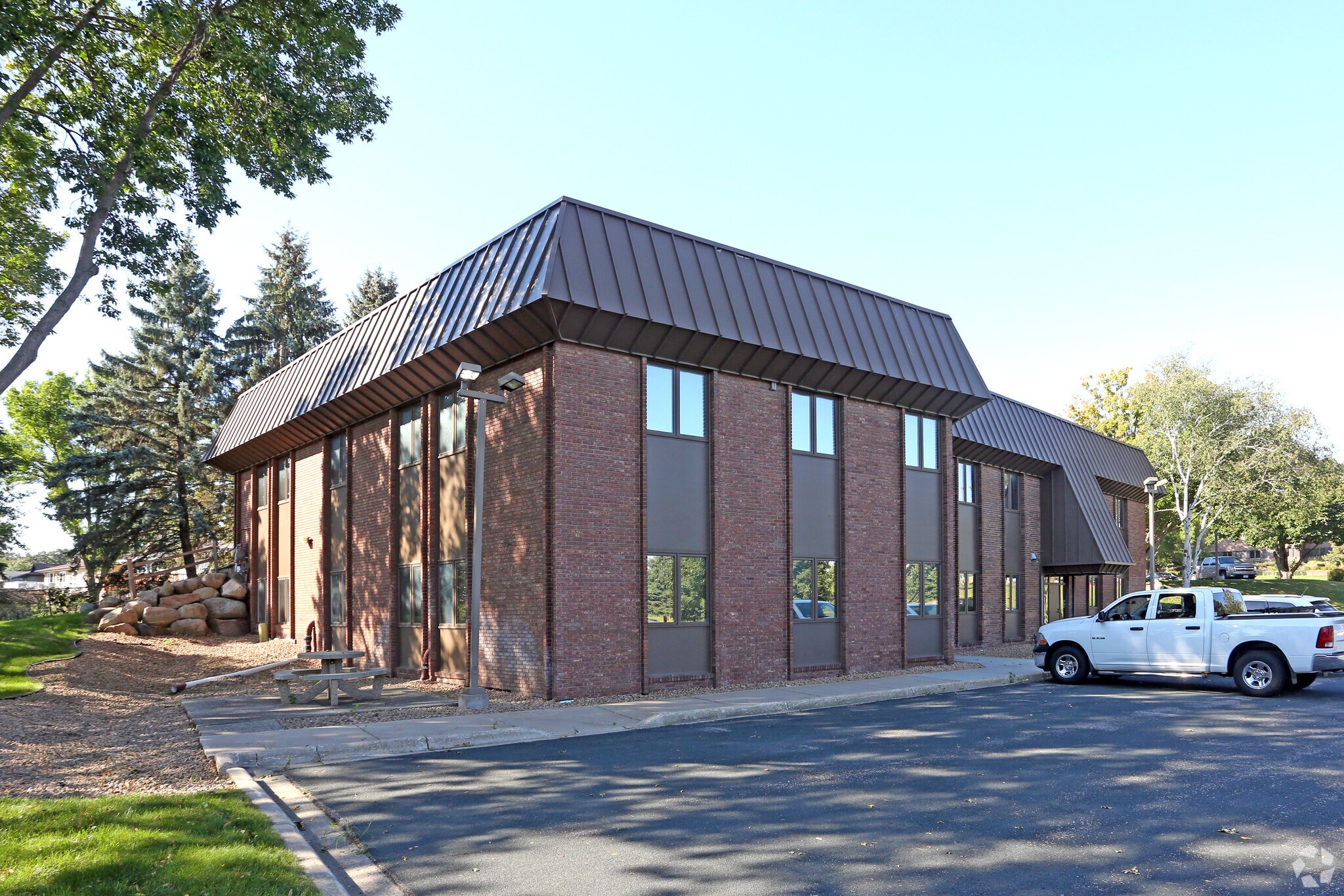 999 Westview Dr, Hastings, MN for sale Primary Photo- Image 1 of 1