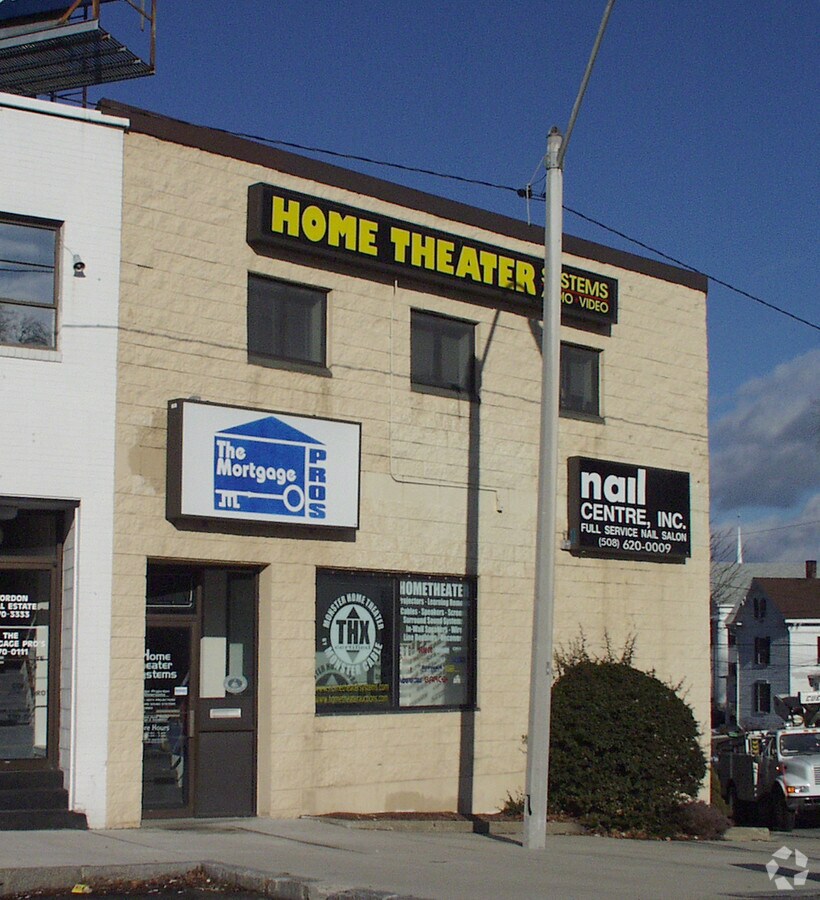 2 Vernon St, Framingham, MA 01701