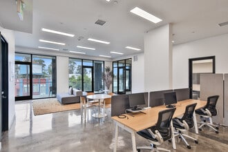 5242 W Adams Blvd, Los Angeles, CA for lease Interior Photo- Image 1 of 5
