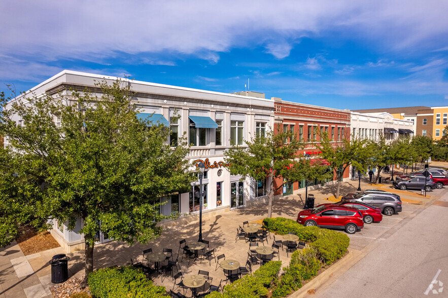 675 Town Square Blvd, Garland, TX for lease - Building Photo - Image 2 of 4