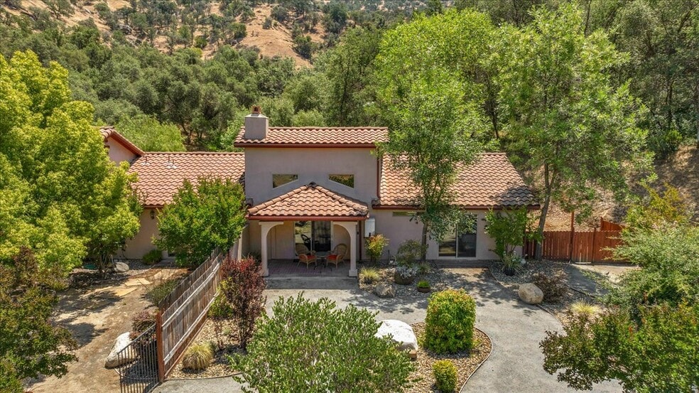 29673 Rock Creek Dr, Three Rivers, CA for sale - Building Photo - Image 3 of 34