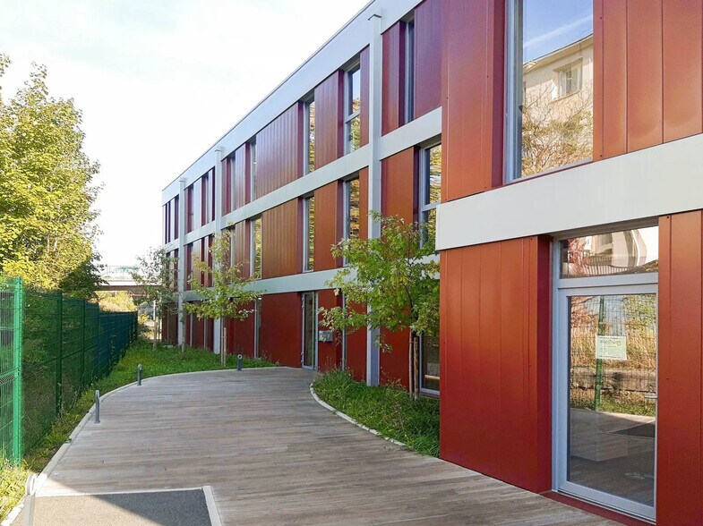 22 Place De La Gare, Brunoy for lease - Building Photo - Image 2 of 15