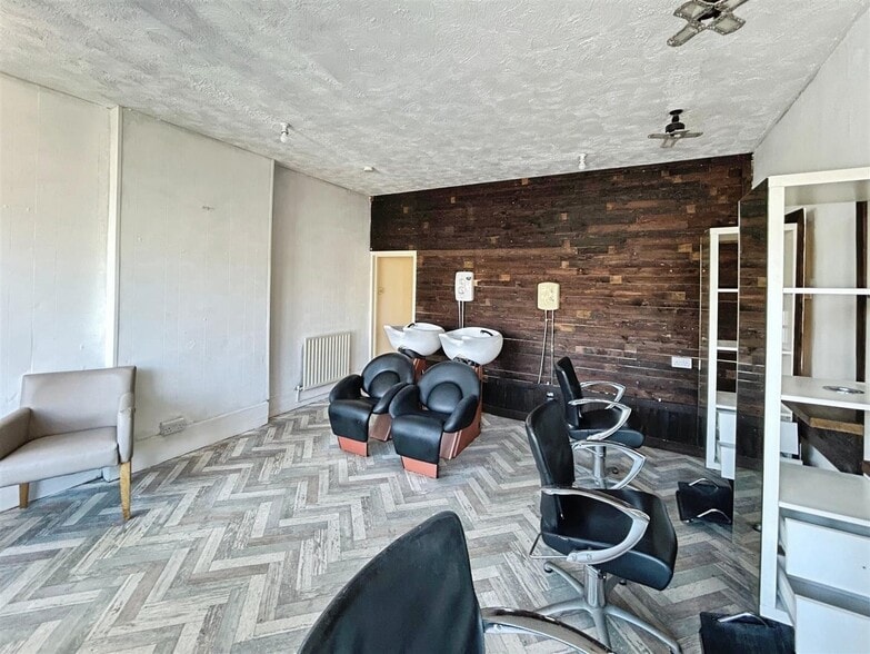 196 Tankerton Rd, Whitstable for lease - Interior Photo - Image 3 of 6