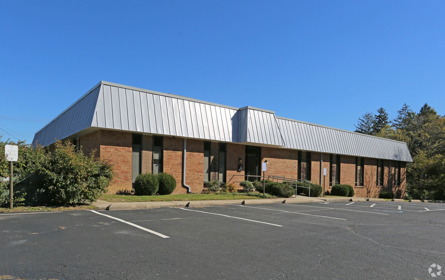 58 E Main St, Amelia, OH 45102