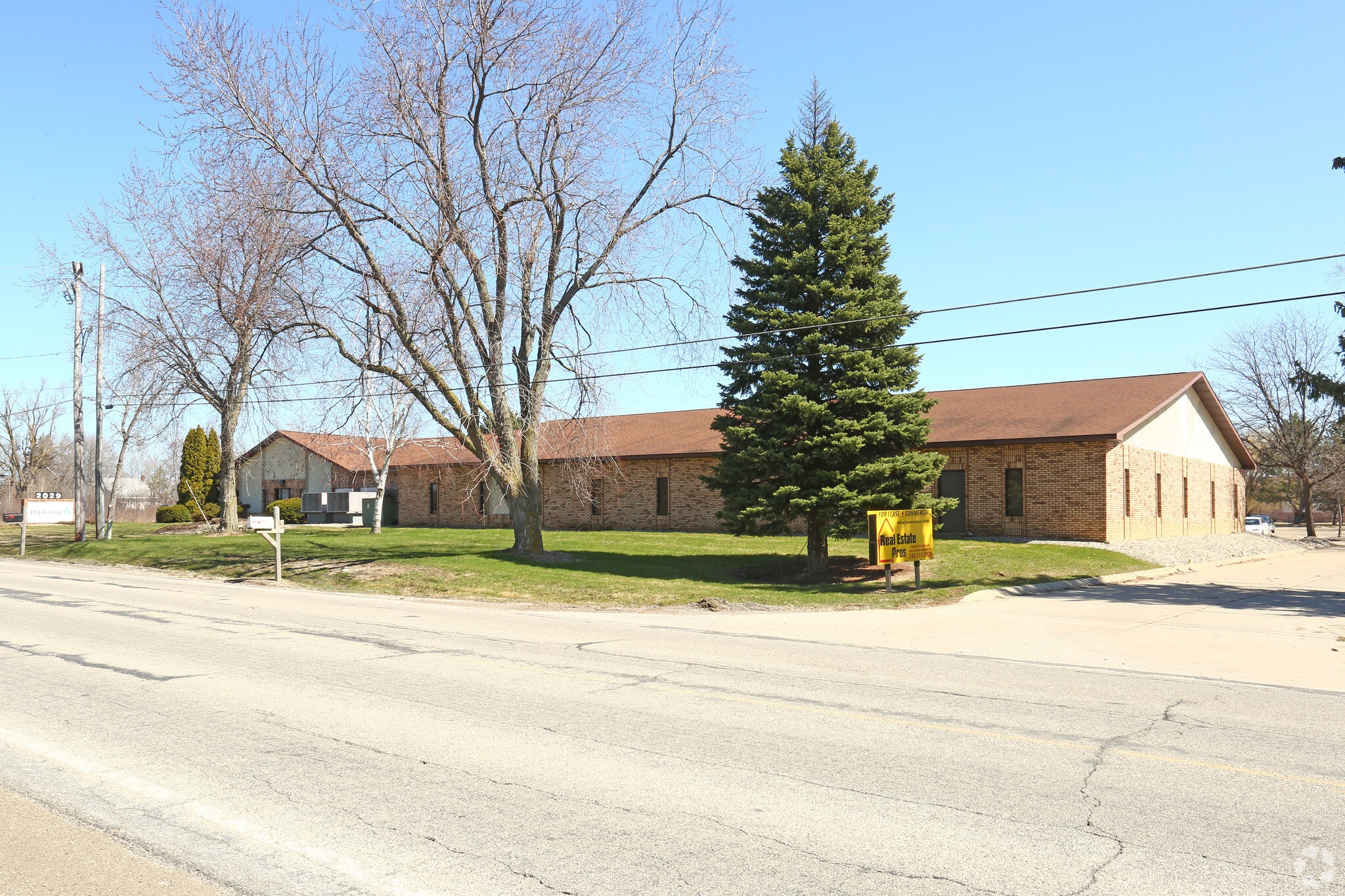 2029 S Elms Rd, Swartz Creek, MI for lease Building Photo- Image 1 of 6