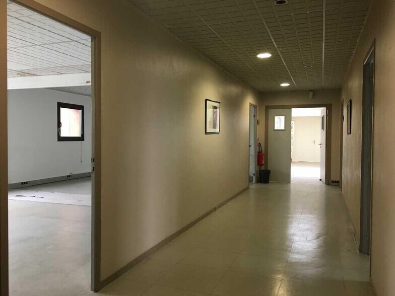 Flex in Mont-Saint-Aignan for lease - Interior Photo - Image 3 of 6