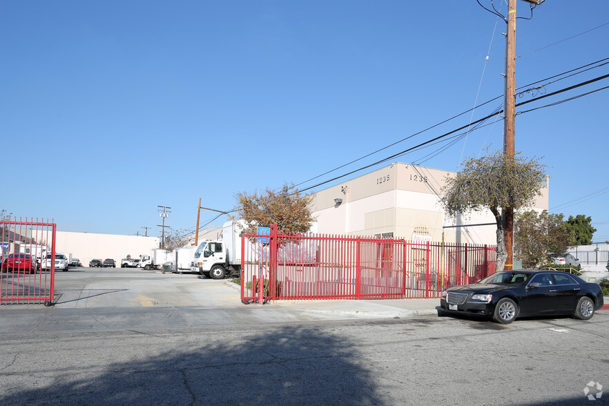 1237 W 134th St, Gardena, CA for lease - Primary Photo - Image 1 of 9