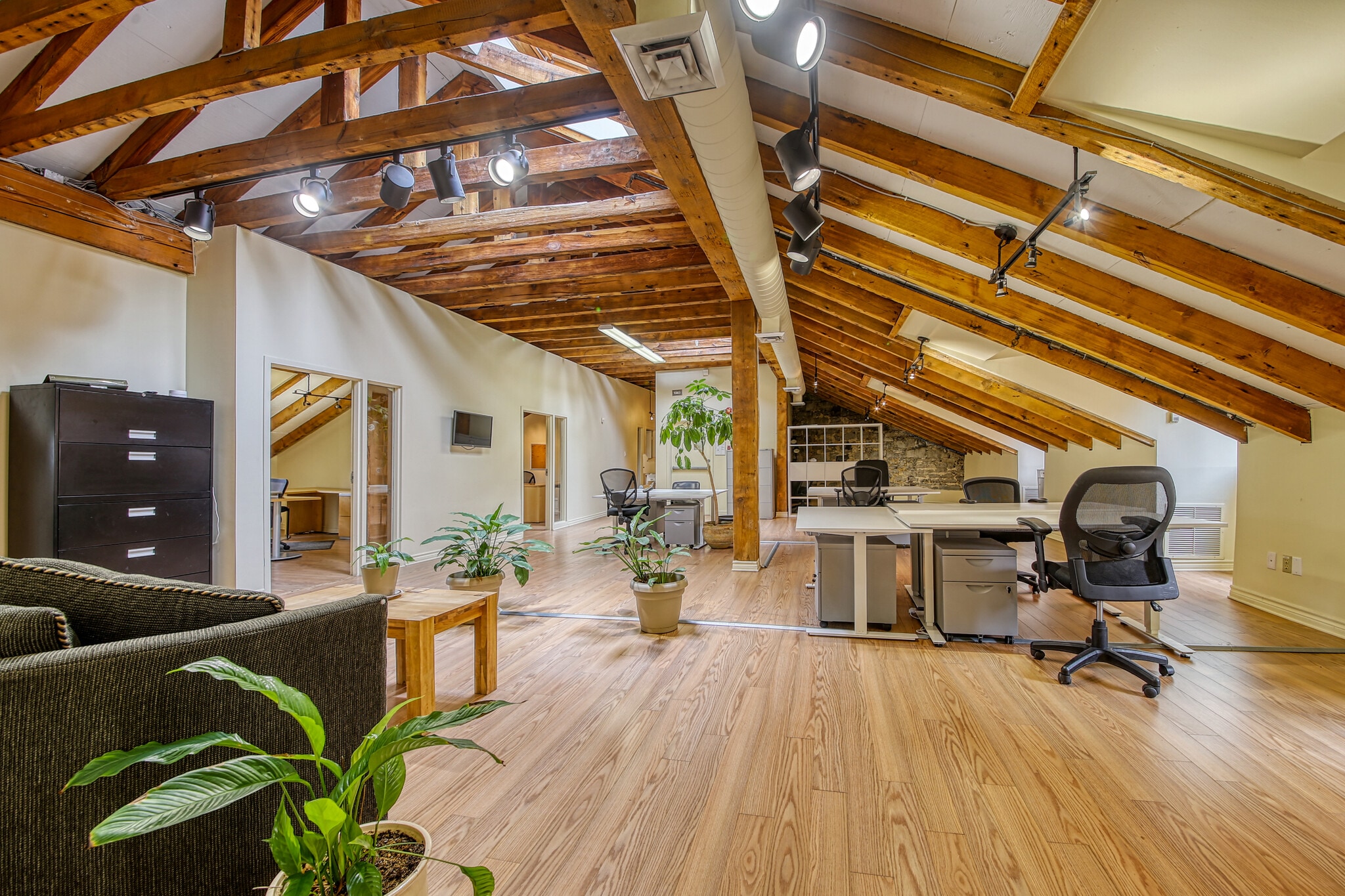 321 Rue de la Commune O, Montréal, QC for lease Interior Photo- Image 1 of 8