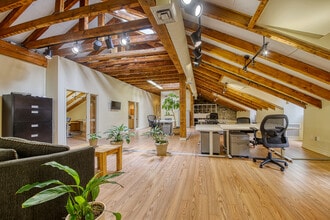 321 Rue de la Commune O, Montréal, QC for lease Interior Photo- Image 1 of 8