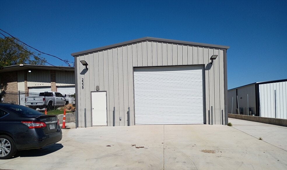 2338 Fort Worth st, Grand Prairie, TX for lease - Building Photo - Image 1 of 1