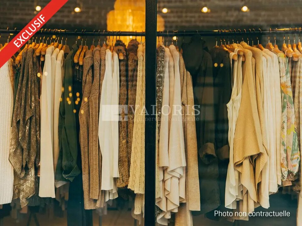 Retail in Lyon for lease Building Photo- Image 1 of 5