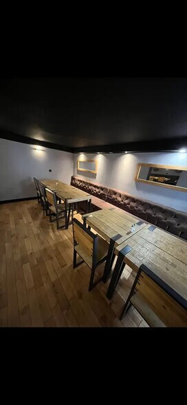 Retail in Paris for lease - Interior Photo - Image 2 of 5