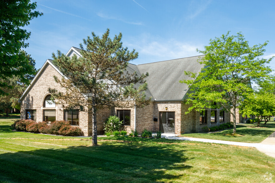 3945 Okemos Rd, Okemos, MI for lease - Building Photo - Image 3 of 6