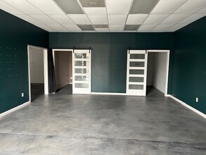 613 1/2 W 19th St, Houston, TX for lease Interior Photo- Image 1 of 14