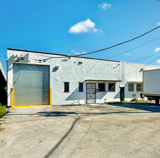 533 W 27th St, Hialeah, FL for sale - Building Photo - Image 1 of 7