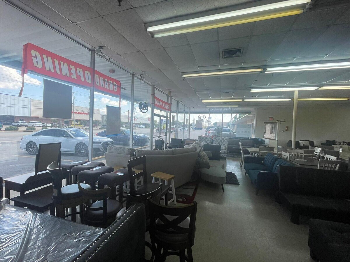 65 N 11th St, Beaumont, TX 77702 Tower Plaza