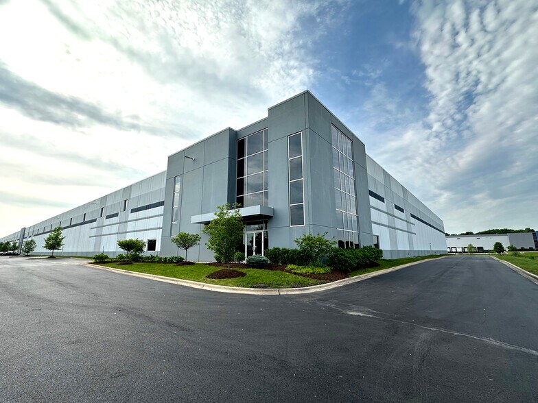 2801 Alft Ln, Elgin, IL for lease - Building Photo - Image 1 of 15