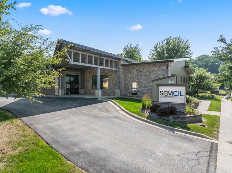 2200 2nd St SW, Rochester, MN for sale - Building Photo - Image 1 of 33