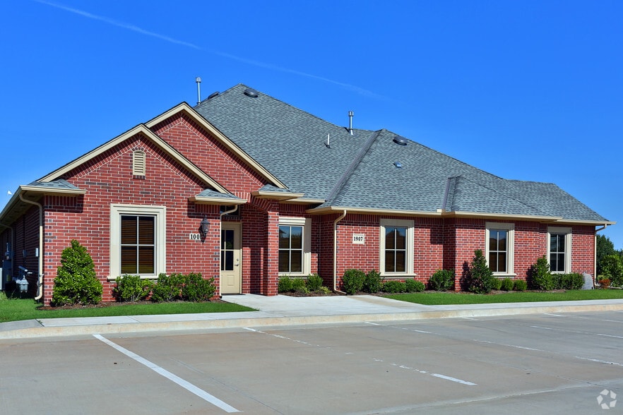 1907 W 33rd, Edmond, OK for lease - Building Photo - Image 2 of 4