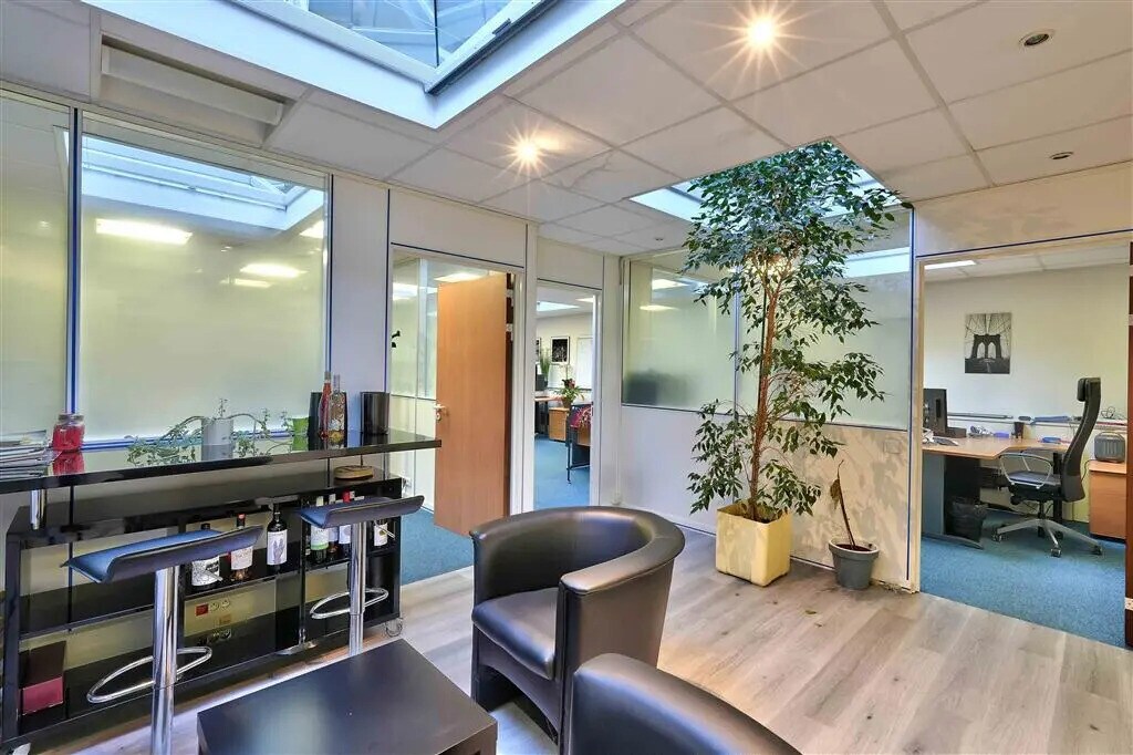 Vente Bureaux 167 m² - Photo 1
