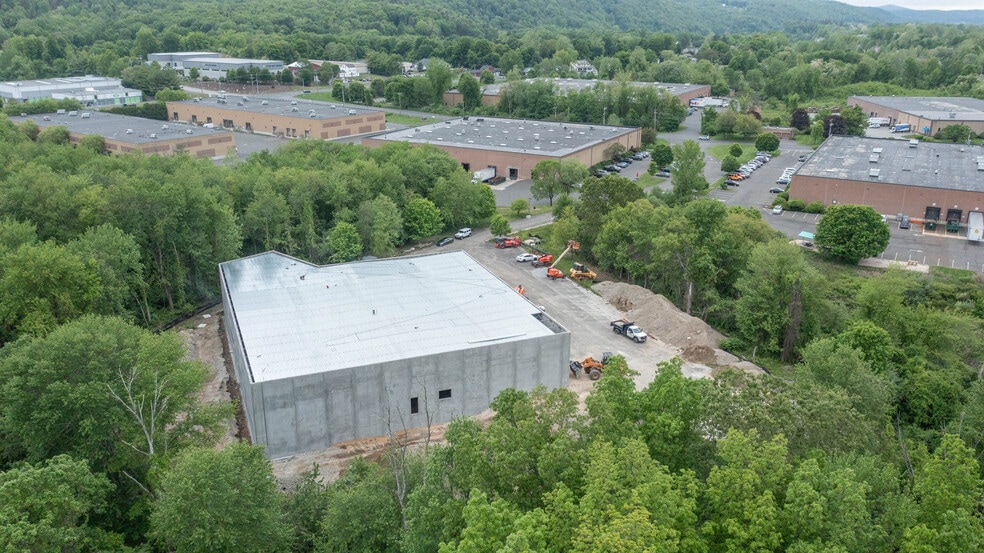 113 Silvermine Rd, Brookfield, CT for lease - Building Photo - Image 3 of 7