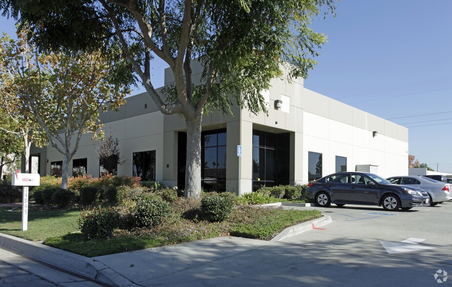 14945 La Palma Dr, Chino, CA for lease - Primary Photo - Image 1 of 3